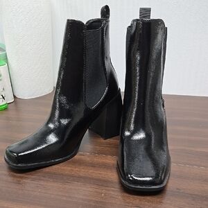 Raid Size 40 Black Faux Patent Leather Chunky Heeled Chelsea Boots